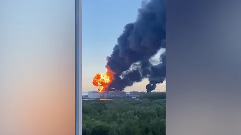 Moment explosion erupts at Russian oil terminal in St. Petersburg after Ukrainian drone attack