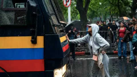 ‘I just did the Bombay thing’: Rhiya Ahir’s 40-minute standoff with a police van at Mumbai’s CJP protests