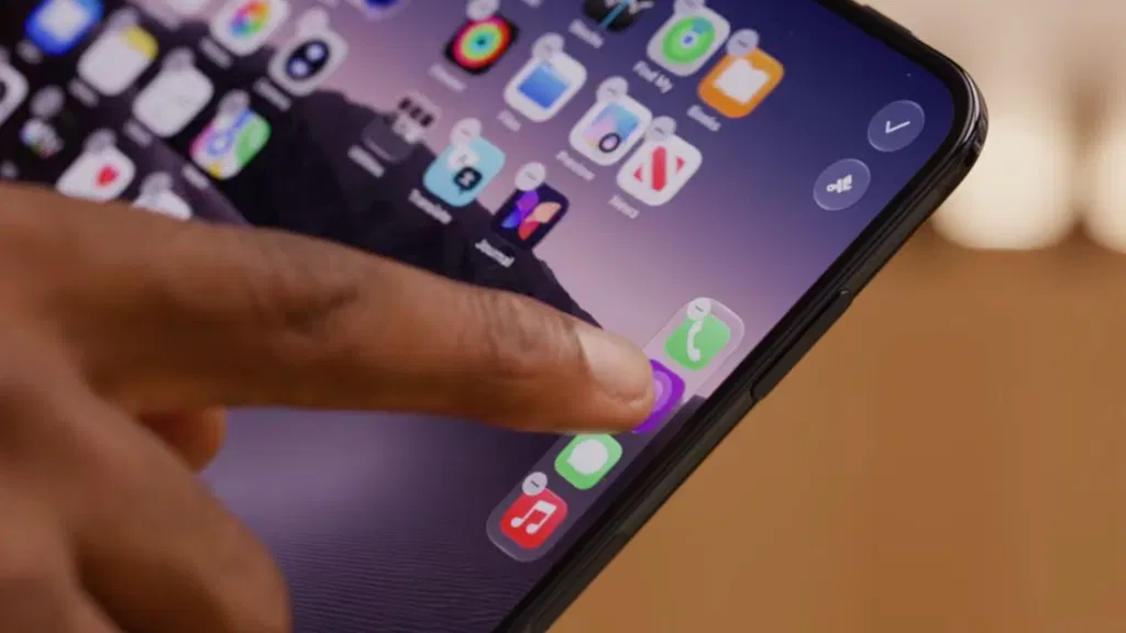 iPhone Duo's Vertical Dock Limited to Four App Icons