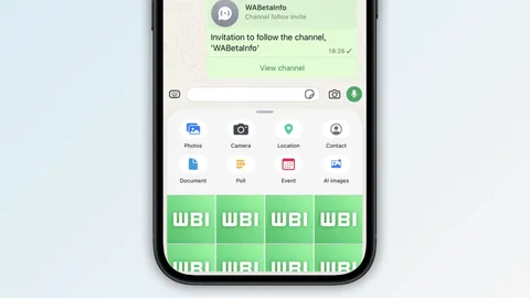 WhatsApp Begins Rolling Out Redesigned Media Share Sheet on iOS