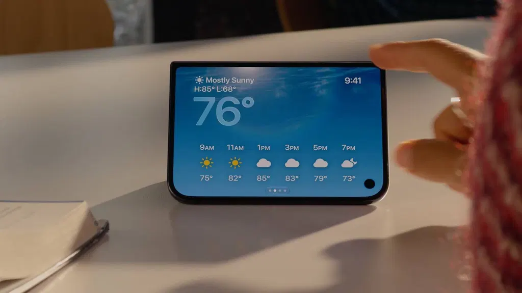 Apple Exec Says 'Hold Us Accountable' on iPhone Duo Crease