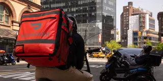 DoorDash unveils new retail partnerships to deliver clothing and footwear; Macy's is listing products directly on the DoorDash app for two-hour delivery (Sarah Nassauer/Wall Street Journal)