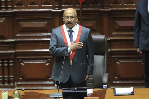 Perú.- Óscar Reto anuncia austeridad y trabajo para acabar con la corrupción en Diputados