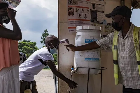 Ebola outbreak in the DRC: West's aid cuts 'contributed to the weakening of the surveillance chain'