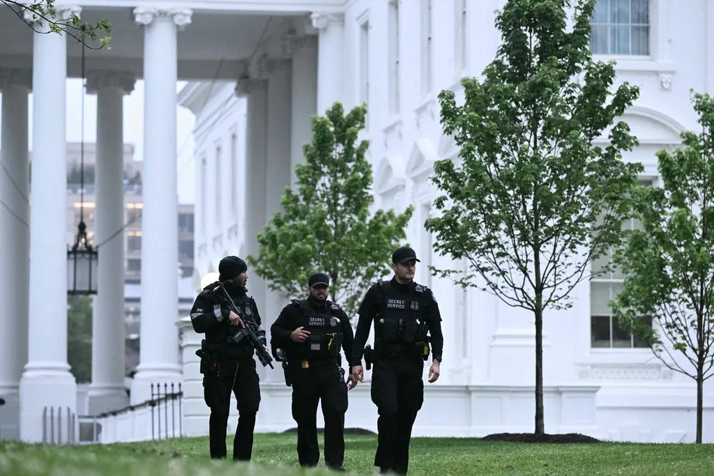 Large police presence around White House after reports of shots fired