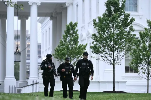 Large police presence around White House after reports of shots fired