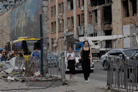 Russia threatens more strikes on Kyiv