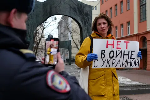 Alone in Moscow: How the Russian resistance tries to survive under Putin