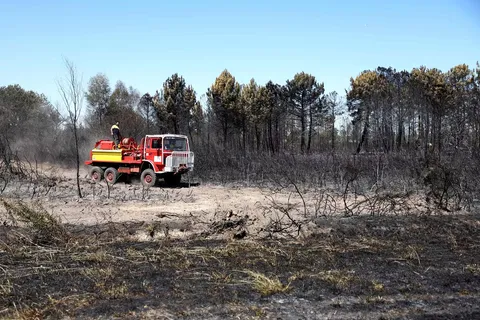 More than 140,000 flee monster wildfires near Bordeaux