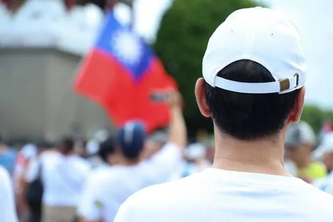 藍青年拍反毒油影片爆出警查水表 朱立倫嗆打壓言論自由