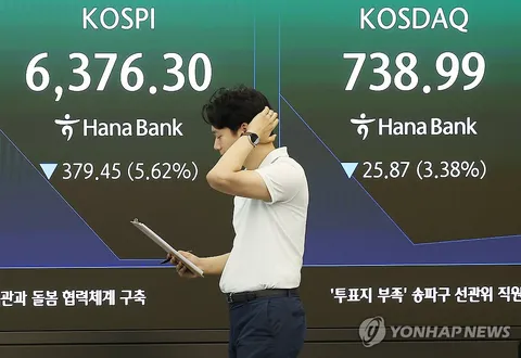 Seoul shares sharply down late Tues. morning on tech slump
