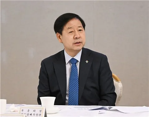 (LEAD) Finance minister vows to take 'immediate measures' over excessive FX volatility