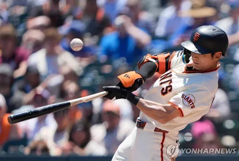 Lee Jung-hoo collects 2 hits, flashes leather for SF Giants