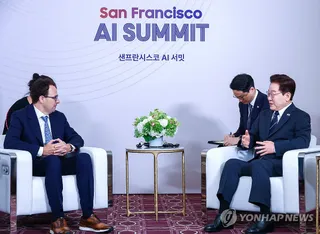 Lee meets Anthropic CEO Amodei, seeks support for S. Korea's AI sector