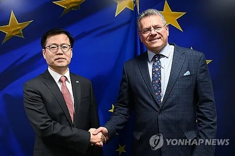 Trade minister calls for 'favorable' treatment to S. Korean firms under EU steel safeguard scheme