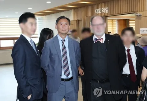 Court denies suspension of exit ban against U.S. scholar under probe for defaming Lee