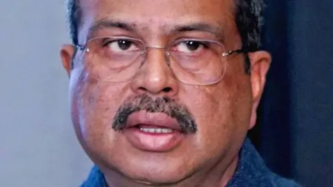മോദി ടേമിലെ 
രണ്ടാം രാജി