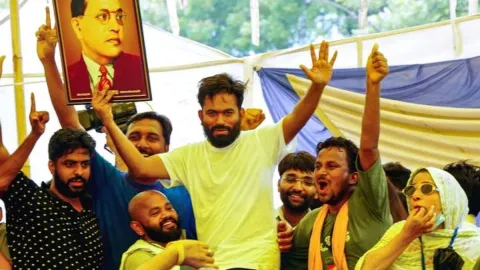 ഒഴിവായത് 
പ്രതിസന്ധി
