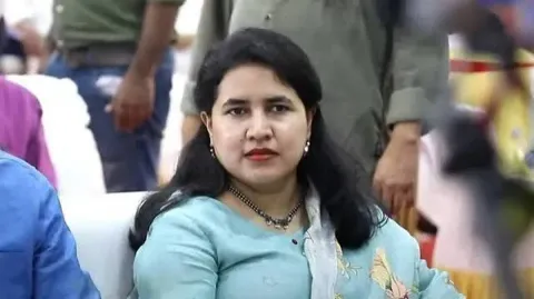  മാസപ്പടി കേസ് --

ഒറ്ര മൊഴിയിൽ
ഇരട്ട കുരുക്ക്