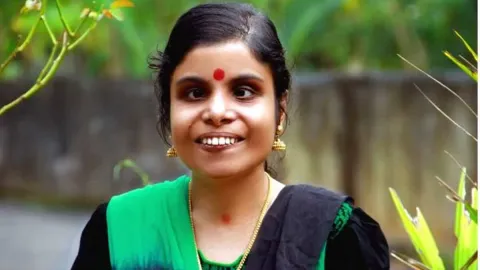 അങ്ങ് ദൂരെ വൈക്കത്ത്