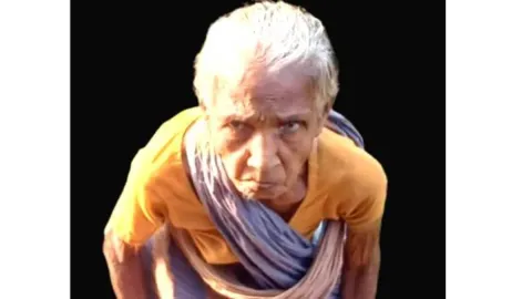 അമ്മയുടെ മൃതദേഹം വീട്ടിൽ 
സൂക്ഷിച്ച് 3 ദിവസം പൂജ നടത്തി