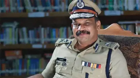 പുണ്യം പൂങ്കാവനം:
പി.വിജയന്  ക്ലീൻ ചിറ്റ്