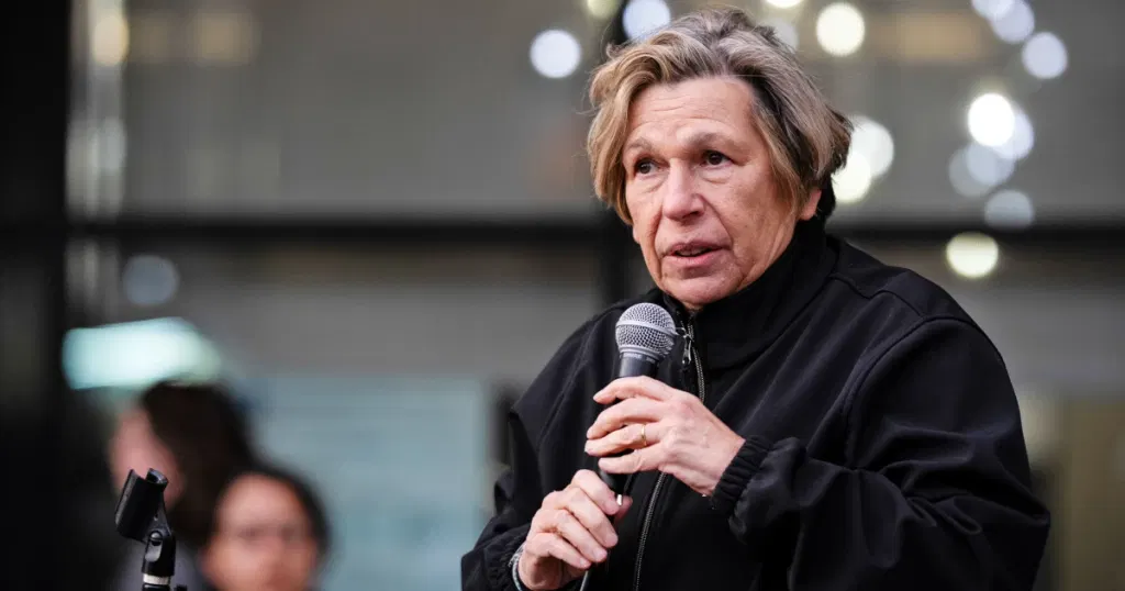 Teachers union president calls for limits on AI and screen time in schools