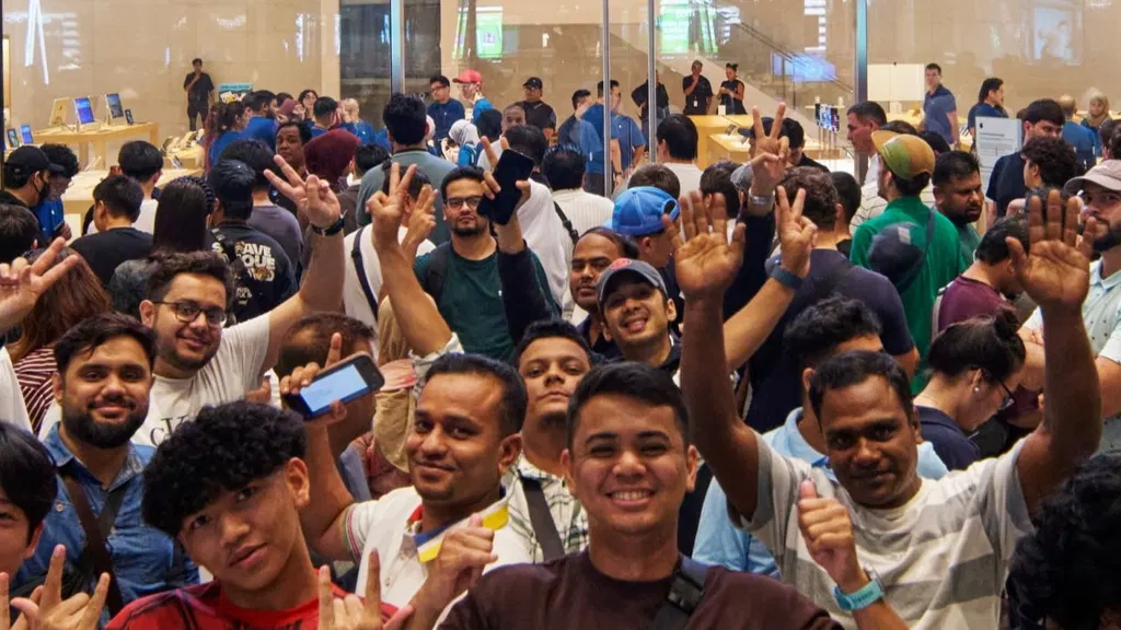 The first iPhone 18 Pro preorders are reaching customers