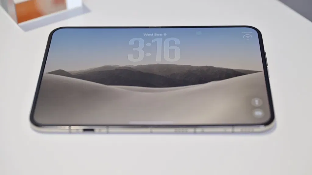 iPhone Duo inner display has a replaceable $19 top layer