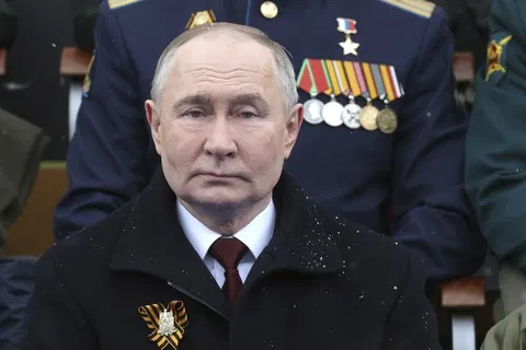As Russia Struggles, Putin Makes Threats and Recruits More Soldiers