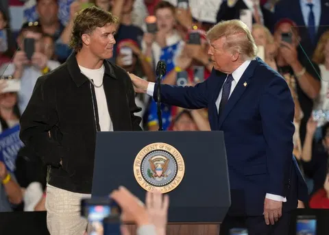 How It's Done: NY Giants QB Defies Haters in Directly Addressing Trump Introduction Nontroversy