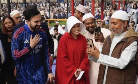 Did Anybody Notice the Crowd of Muslims AOC Spoke to on Eid?