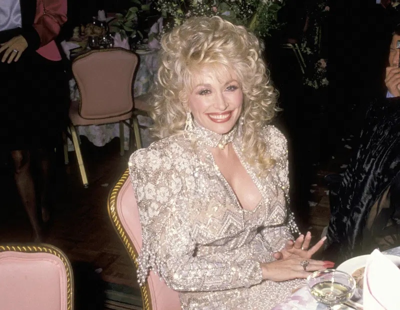 There Are So Many Conspiracy Theories About Dolly Parton and Vaccines