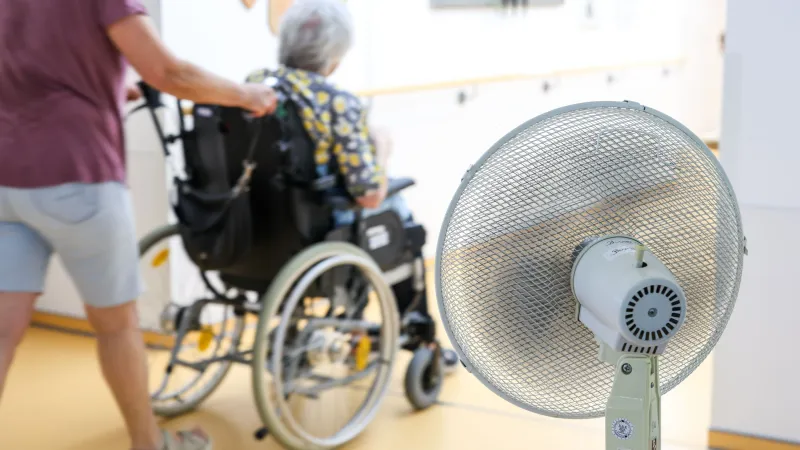 Hitzeschutz in Kliniken: Warum sollen Kranke die Klimarisiken tragen?