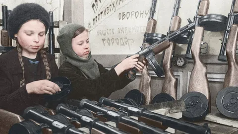 第二次世界大戦中に「銃後」の人々はいかに暮らし働いていたか(写真特集)