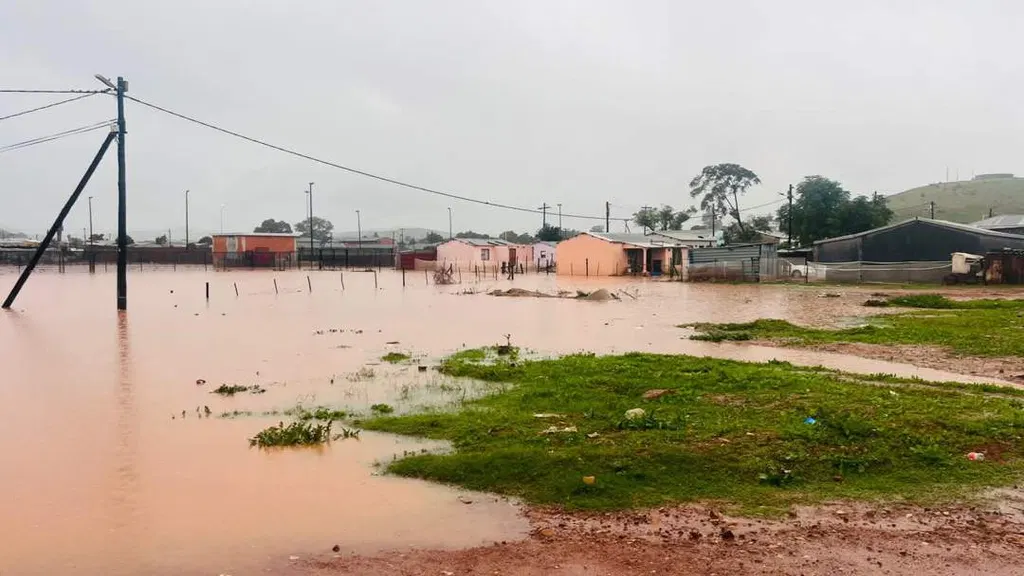 News24 | Eastern Cape floods force evacuations and widespread road closures