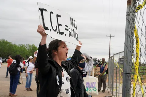 US appeals court rejects Trump's immigration detention policy