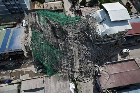 Building under construction in Philippines collapses, leaving 1 dead and 21 trapped