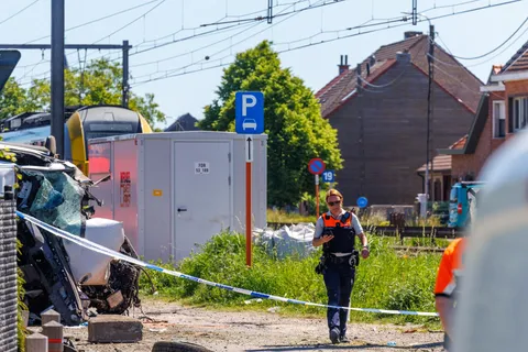 4 dead, 5 hurt in crash between train and school bus in Belgium