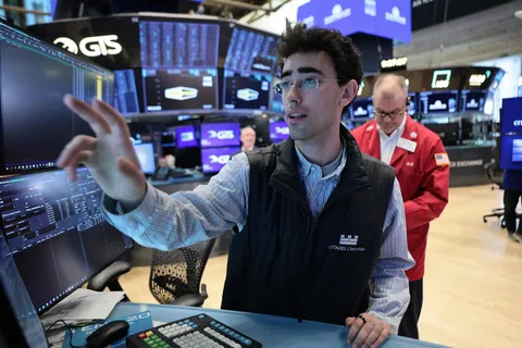 Dow jumps 900 points as oil prices ease, but slumping AI stocks keep Wall Street in check