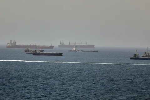 Hormuz shipping muted despite Iran war accord: trackers