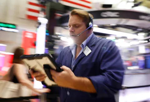 US stocks tumble as Brent oil tops $100