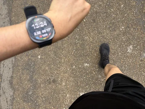 [Reporter's Notebook] Why you need smartwatch to build running habit