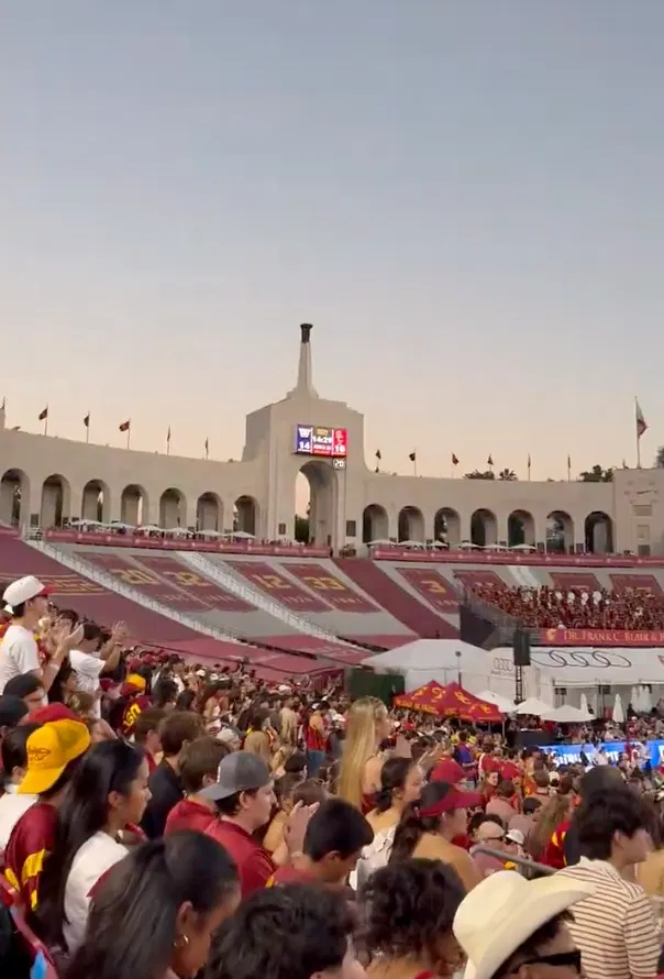 USC fans reach breaking point with ‘Fire Lincoln’ chants emerging in Coliseum