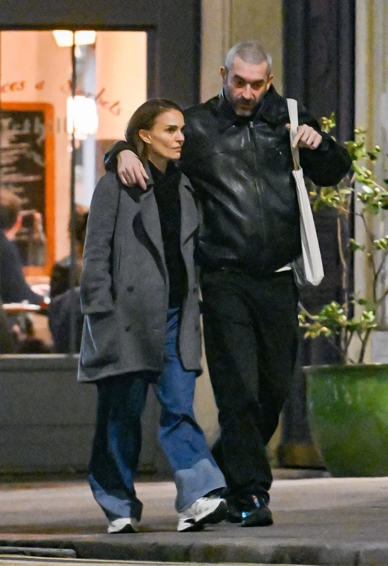 Pregnant Natalie Portman gives rare glimpse at bare baby bump: ‘Counting down the days’