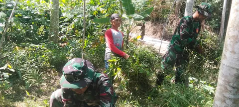 Genjot Ekonomi Petani, Satgas TMMD 129 Buka Jalan Baru Tembus Perkebunan Desa Cukil Semarang