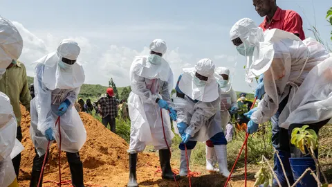 Suspected Ebola cases in eastern DR Congo pass 900 as health workers struggle with aid cuts