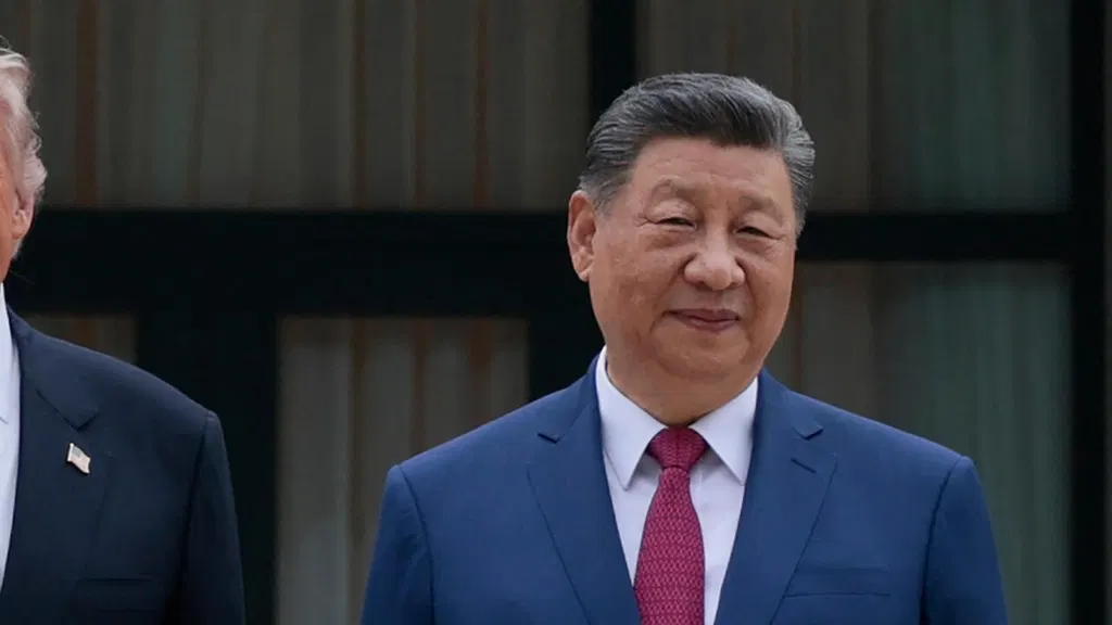 China in a stronger position with US and Russia "embroiled in wars they started"