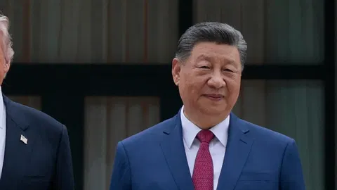 China in a stronger position with US and Russia "embroiled in wars they started"