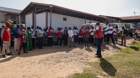 WHO puts suspected Ebola deaths at 220, warns outbreak is outpacing rescue efforts